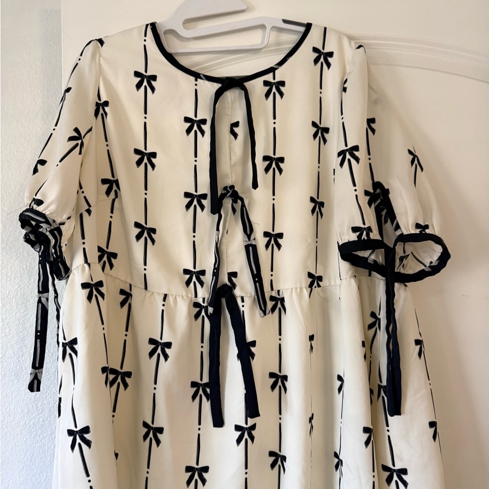 BloomChic Black Bow Pattern blouse xxl